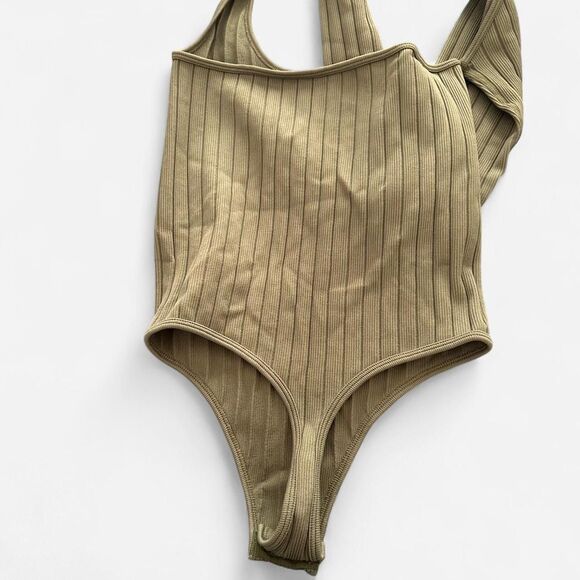 PrettyLittleThing Green Ribbed One-Sleeve Cutout Bodysuit Y2K Soft Grunge Small - Picture 3 of 6